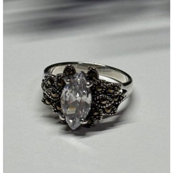 925 STERLING SILVER CZ & MARCASITE RING SIZE 5 - Picture 2 of 10